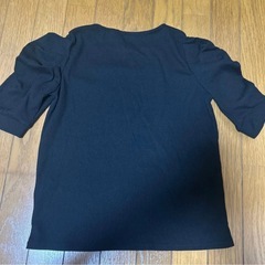 パフスリーブトップス 半袖の画像