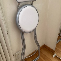 折りたたみ椅子　白　ハイチェアの画像