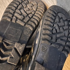 クロックスと長靴の画像