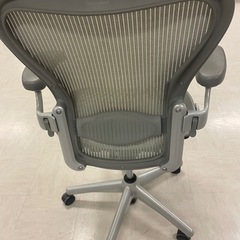 ハーマンミラー椅子
の画像