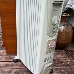 安心・安全なデロンギオイルヒーター　H64 ×W37×D16の画像