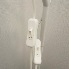 IKEA スタンドライト 2灯 ホワイトの画像