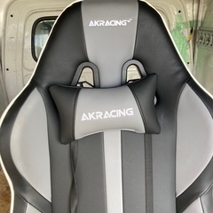 【かなりお安くお譲りします】AKRacing(エーケーレーシング) GYOKUZA V2 極坐 ゲーミング座椅子の画像