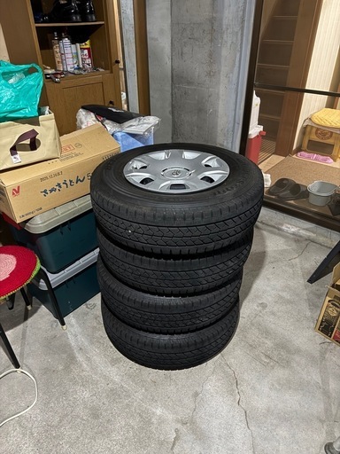 200系 ハイエース スタッドレスタイヤ➕純正ホイール➕純正ホイールキャップ