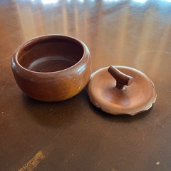 焼物のカップ、木製茶菓子入れ、香炉（３点まとめて）の画像
