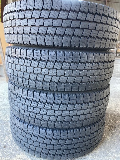 トーヨー TOYO DELVEX M934 225/70R16 スタッドレスタイヤ 4本セット