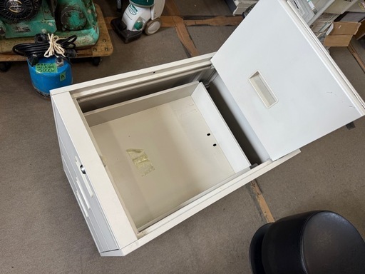 コクヨ　工具箱　スチールキャビネット