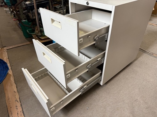 コクヨ　工具箱　スチールキャビネット