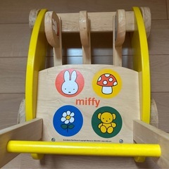 木製　ミッフィー　手押し車の画像