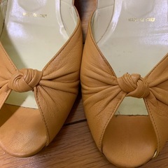 ブルーノマリパンプスの画像