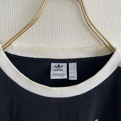 アディダスTシャツの画像