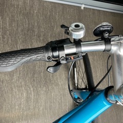 【9/28まで】GIANT ESCAPE R DISC 2022 ブルー・ダークシルバー 500 (M)の画像