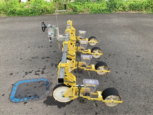 野菜播種機　トラクター用4連 クリーンシーダ　使用回数少ない！