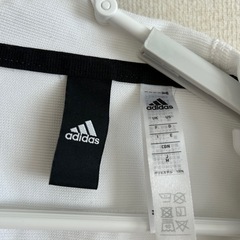 adidasの画像