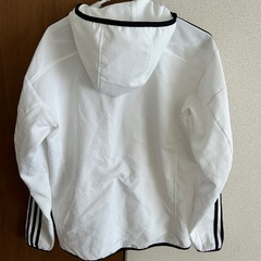 adidasの画像