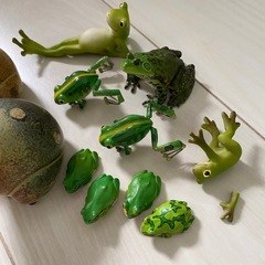 カエルの置物？たちセットの画像