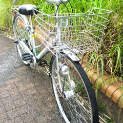 中古自転車 THRIENTE ママチャリ 自転車 内装3段変速 27インチ LEDオートライト シルバーパンクしにくいタイヤ仕様 通勤 通学 近所のお出掛けなどにの画像