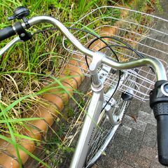 中古自転車 THRIENTE ママチャリ 自転車 内装3段変速 27インチ LEDオートライト シルバーパンクしにくいタイヤ仕様 通勤 通学 近所のお出掛けなどにの画像