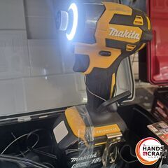 ✨マキタ　中古　TD173DGXFY　充電式インパクトドライバ　18V　充電器＋バッテリー×2＋付属付✨うるま市田場✨の画像