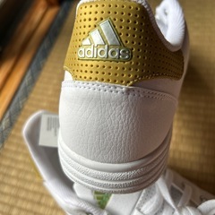 新品‼️アディダス、テニススニーカー‼️ホワイト&ゴールド‼️27・5
センチ‼️の画像