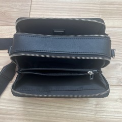 GUESS ショルダーバッグの画像