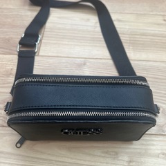 GUESS ショルダーバッグの画像