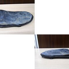 神居古潭石 水石 観賞石 台座付き 油石 盆石 重量約1372g 自然石 現状品 島型石 苫小牧西店の画像