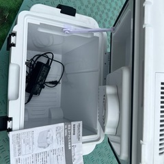 日立コードレス冷蔵庫　クーラーボックス
の画像