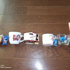 スティッチなどの食器の画像
