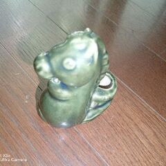 スティッチなどの食器の画像