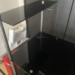 パソコンデスク　ガラス製の画像