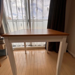 IKEAテーブルの画像