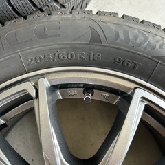 ヴォクシー90系　スタッドレスタイヤ（205/60R16）の画像