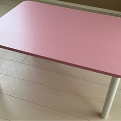 【お値下げしました】可愛らしいピンクローテーブルの画像