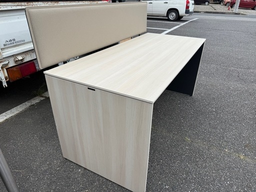 定価16万　デスク　幅160cm パネル付き　オカムラ