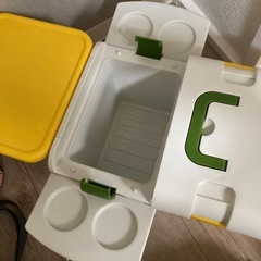 ピクニックグッズまとめて　レジャーシート、ミニテーブル、クーラーボックス、雑貨類の画像