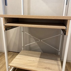 パソコンデスクの画像