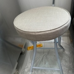 折り畳み椅子 2つの画像