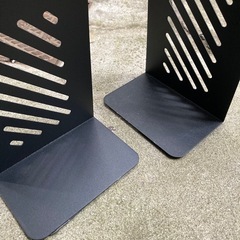 【無料】 2枚1組み ブックエンド 本立て スチール メタル 黒 L字型 の画像