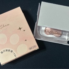 kakashow 猫爪アイシャドウ 新品未使用の画像