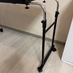 キャスター付きテーブル 机  介護にも サイドテーブル　高さ調節 昇降式テーブルの画像
