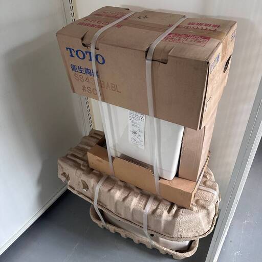 Y6 倉庫保管品 TOTO 洋式便器 + タンク 防露式手洗付密結形ロータンク CS430 SS431BABL#SC1 トイレ 409