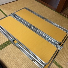 折り畳みテーブルの画像