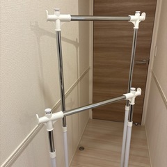無料　スーツハンガー、ハンガーラック　高さ調整可能の画像