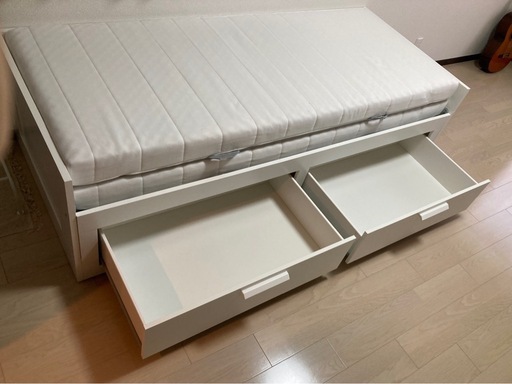 IKEA ベッド（シングル、ダブル）