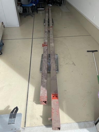 角パイ　2本　鉄製　DIY 材料　資材　長さ6000mmと5570mm 100×100 厚み3mm