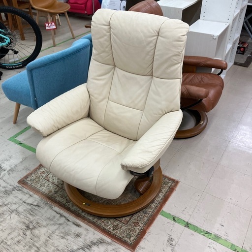 中古品　エコーネス　ストレスレスチェアMサイズ　リクライニングチェア　アイボリー　公田店