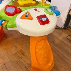 ライオンデザインおもちゃテーブルの画像
