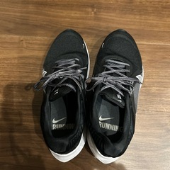 スニーカー23.0の画像