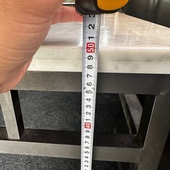 大理石風テーブルの画像
